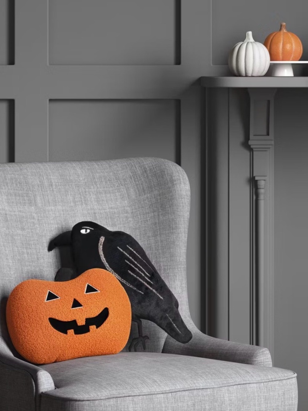 🆕HTF Hyde and EEK! Plush Shaped Crow Pillow